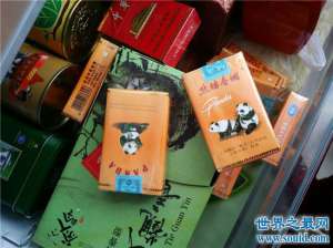 大熊猫香烟采用国内外上等烟丝 它与小熊猫有着很大区别