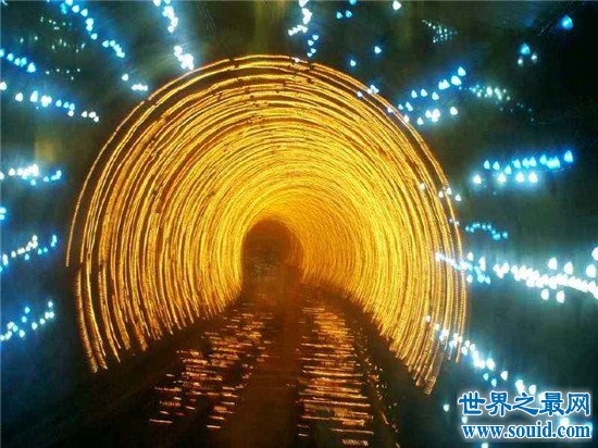 上海外滩观光隧道旅游攻略 一年四季都适合游玩