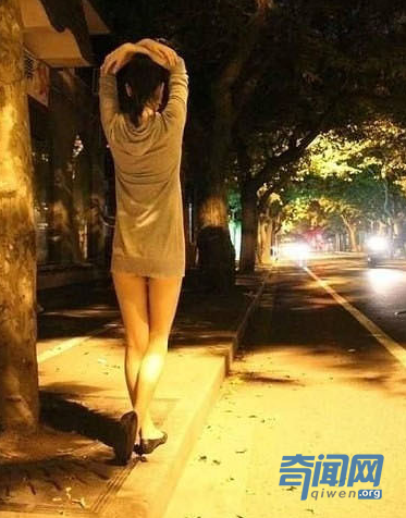 上海裸拍门事件 三点全露赤裸身体在马路上拍照