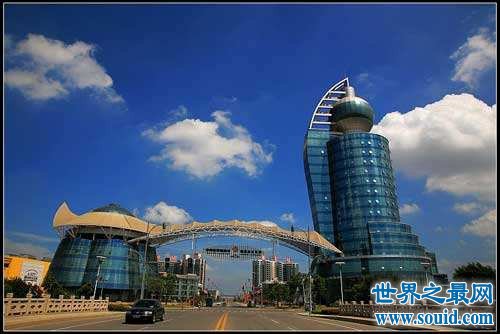 中国十大最丑建筑介绍 上海LV大厦像一只白色靴子