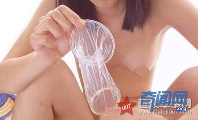 [多图]女用避孕套真人演示 美女真人演示戴避孕套的方法