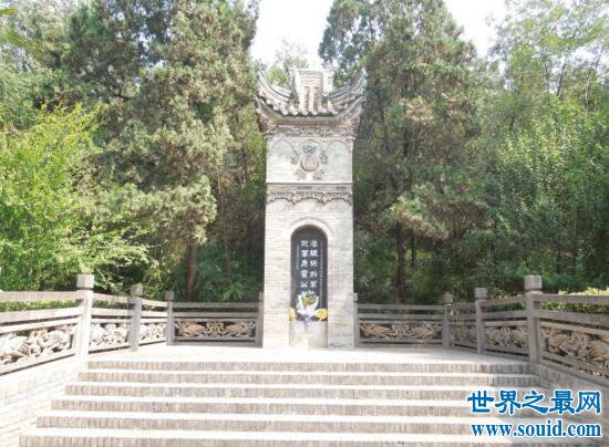 汉武帝墓建于西安茂陵村，陪葬丰厚堪称中国金字塔
