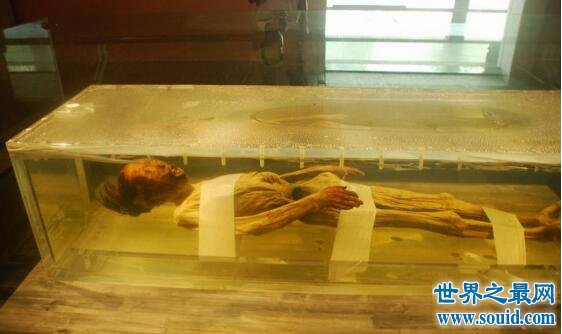 中国首具保存完好的战国女尸，竟惨遭盗墓贼破坏