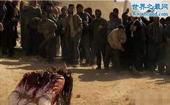 石刑是伊斯兰教国家对通奸犯的死刑法，用石头砸死
