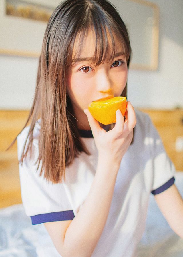 甜橙少女蓝白运动服高清私房写真