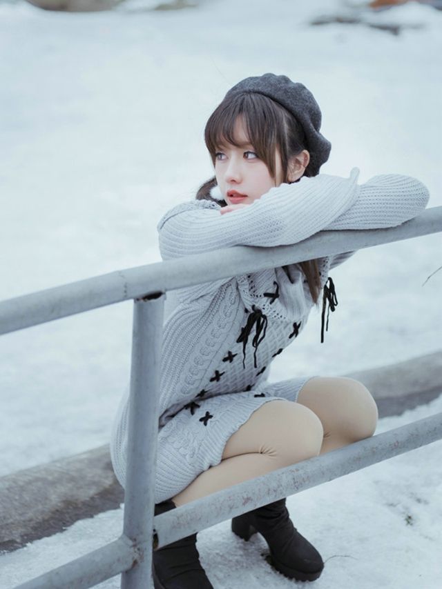 雪国的春天韩国清纯甜美美女雪中漫步清新娇嫩唯美户外写真