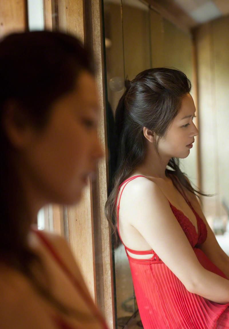性感美模展现迷人中国风内衣魅惑写真