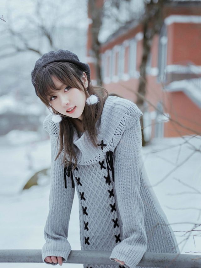 雪国的春天韩国清纯甜美美女雪中漫步清新娇嫩唯美户外写真