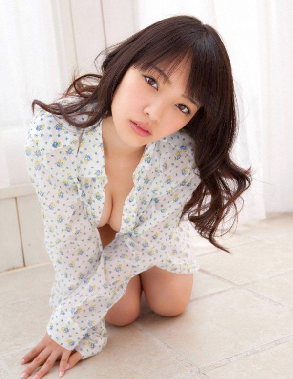 日本美女高清写真集自拍大图 养眼性感美女浴室酥胸诱惑写真