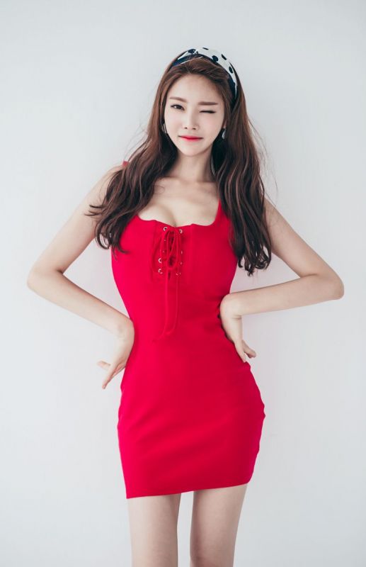 韩国知名美女模特红色超短露长腿诱惑