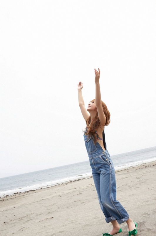 日本美女佐佐木希沙滩比基尼写真性感迷人