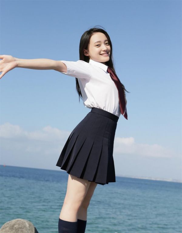日本当红女优学生制服海滩拍大片大胆人体艺术 校园春色美女校花女学生清纯美女写真