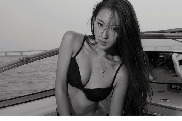 性感模特李宛仪游艇私拍完整版图片