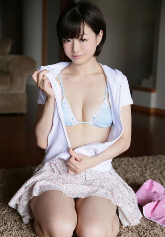 日本美女图片美色短发脱衣服性感合集图片