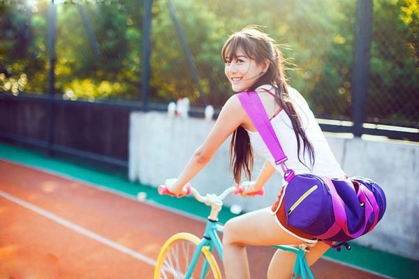 阳光下爱上自行车迷人妹纸性感甜美俏皮写真