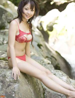日本a片女优海滩比基尼美女胸罩脱落写真壁纸